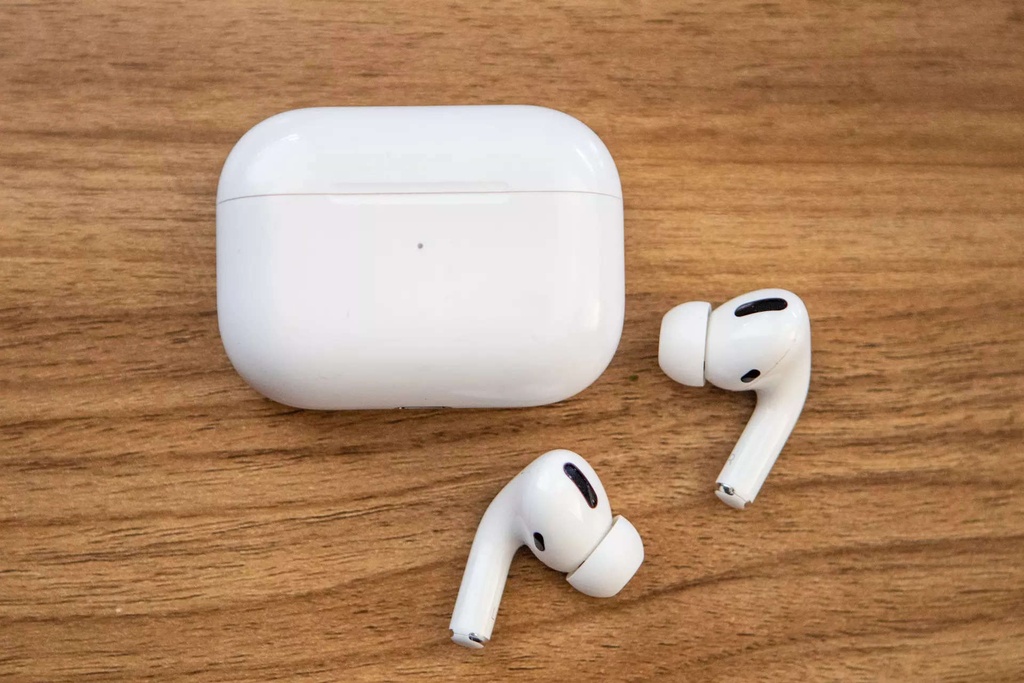 Apple AirPods Pro Earbuds