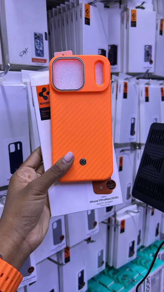 Apple iPhone 17e Spigen ENZO ATAMID Magfit Case