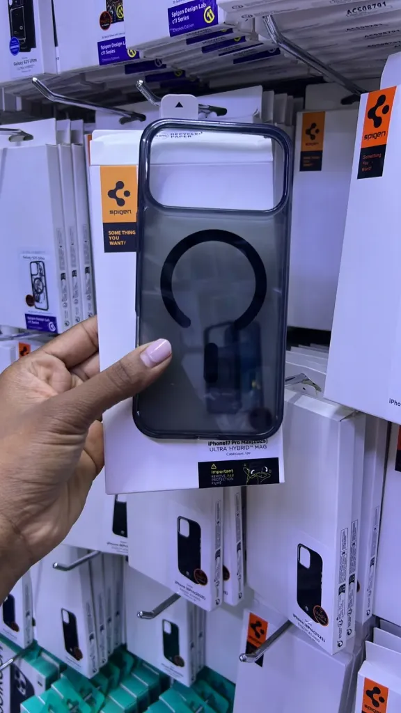 Apple iPhone 18 Pro Max Spigen Ultra Hybrid Mag Case